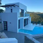 The Cove Bay Villa *