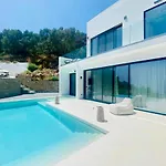 Villa The Cove Bay